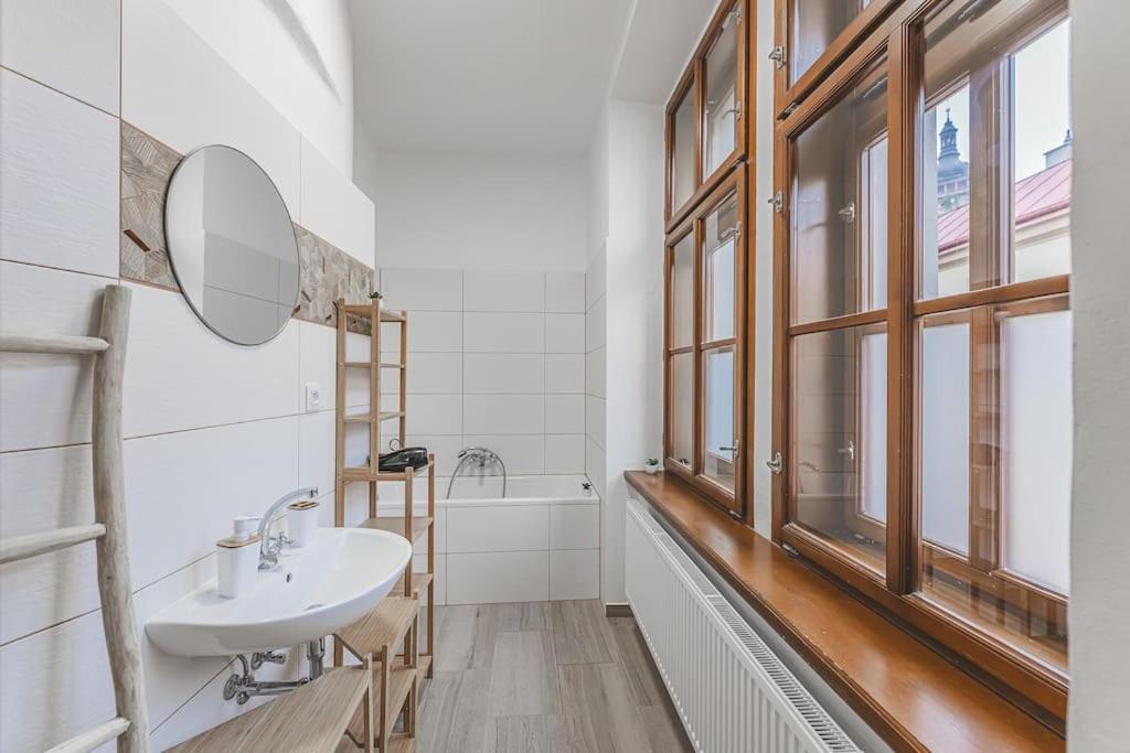 Carolina'S Yoga Apartment Hradec Králové 外观 照片