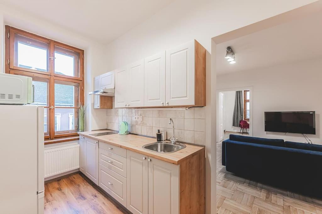 Carolina'S Yoga Apartment Hradec Králové 外观 照片